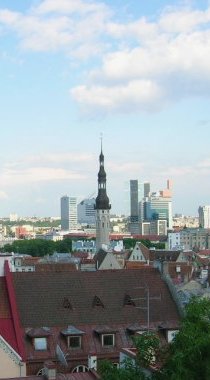 Vista del mirador de la ciudad alta de Tallinn